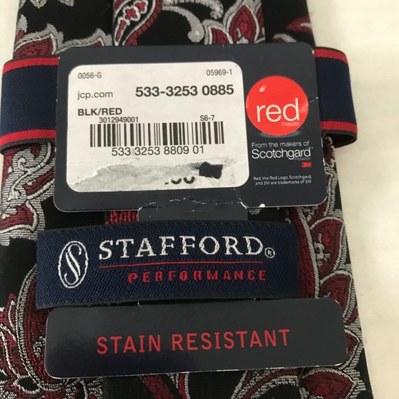 Silk Tie NWT Scotchguard Stain Resistant Red Black Silver Paisley Tie - Picture 11 of 12